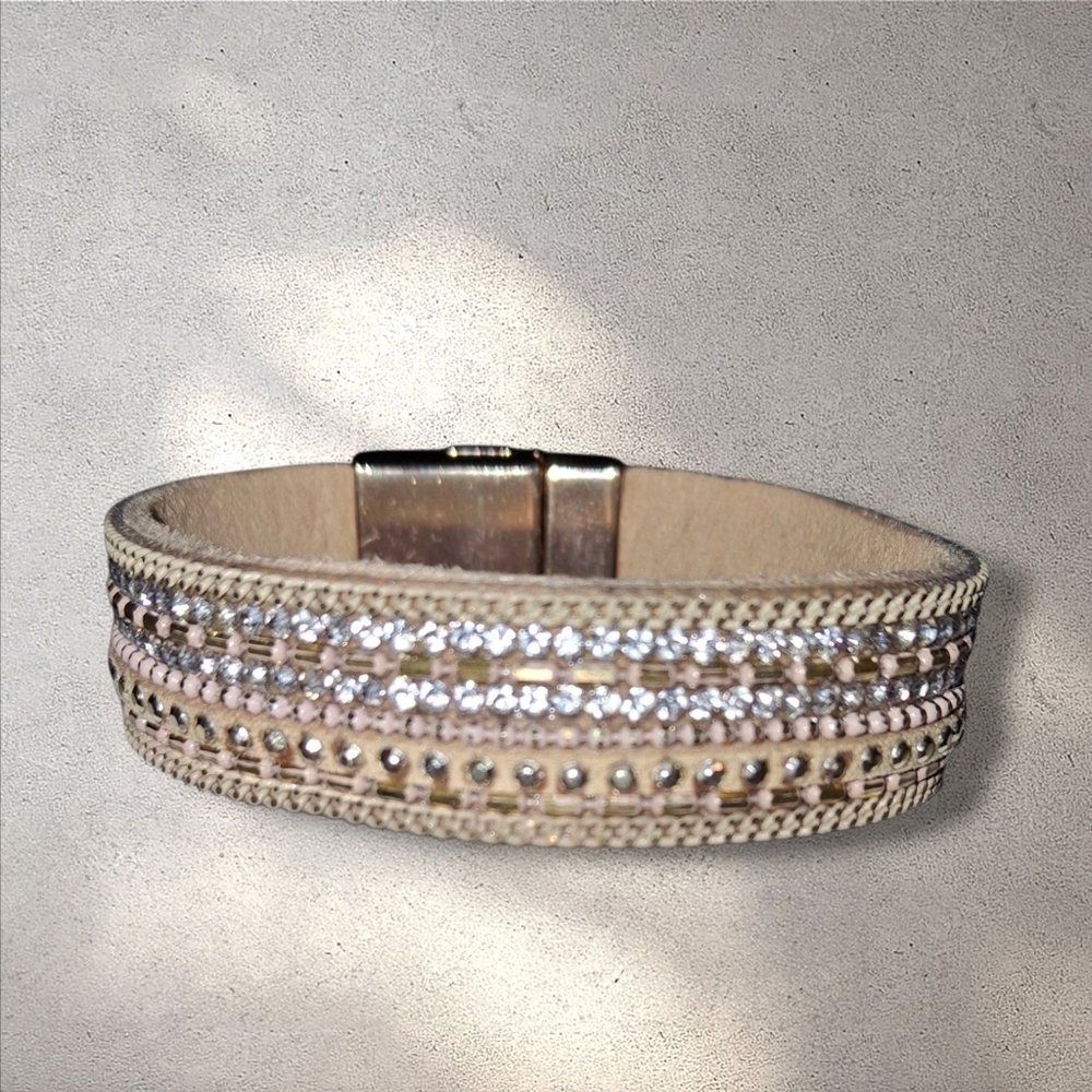 Pair Boho Leather Wrap Magnetic Bracelets In Tan, Cream And Gold EUC - Picture 5 of 12